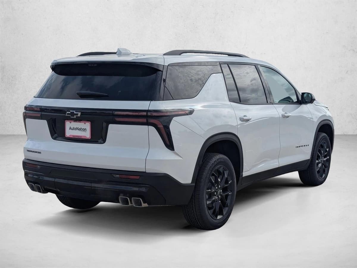 2026 Chevrolet Traverse - Image 2
