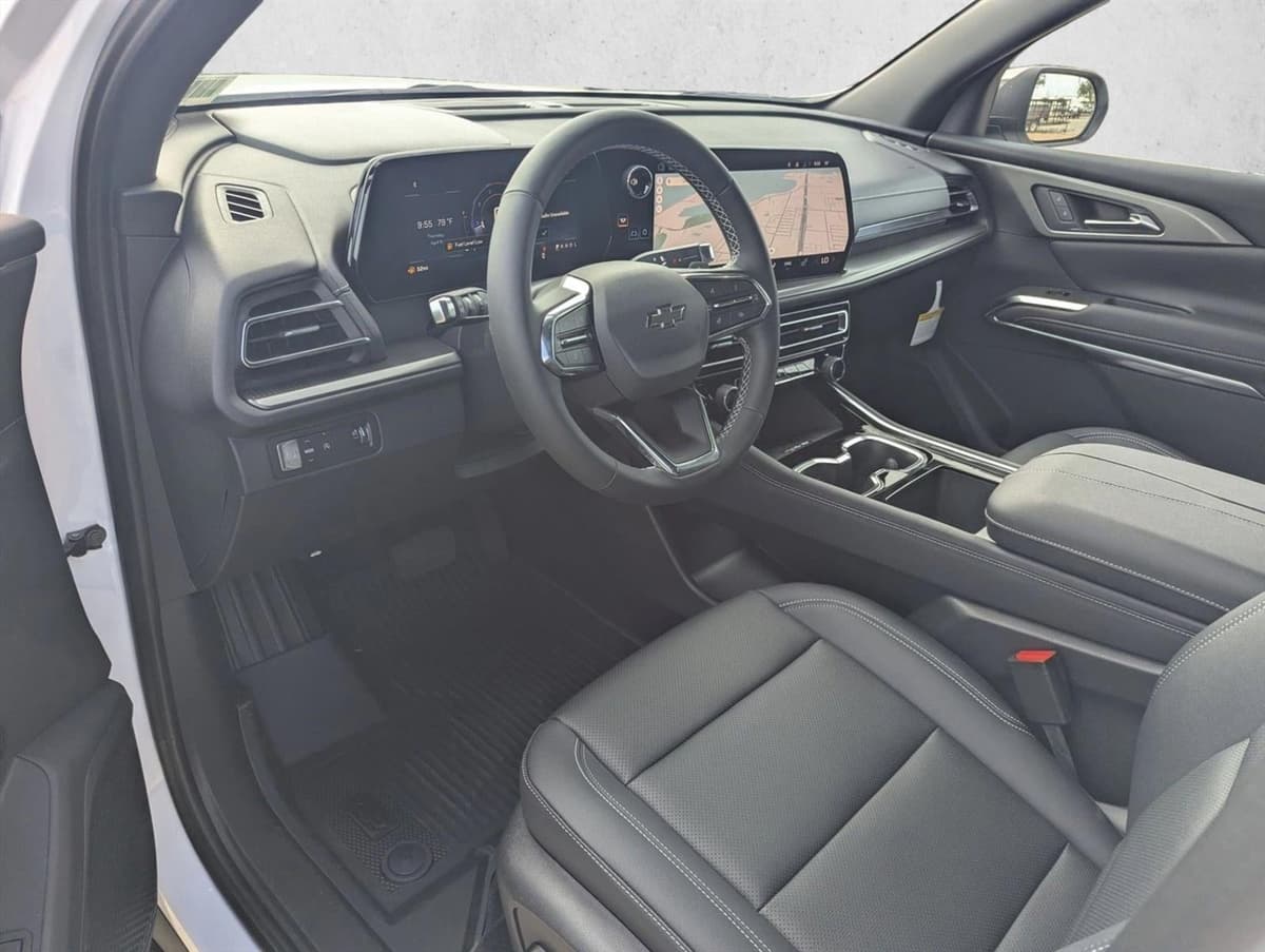 2026 Chevrolet Traverse - Image 3