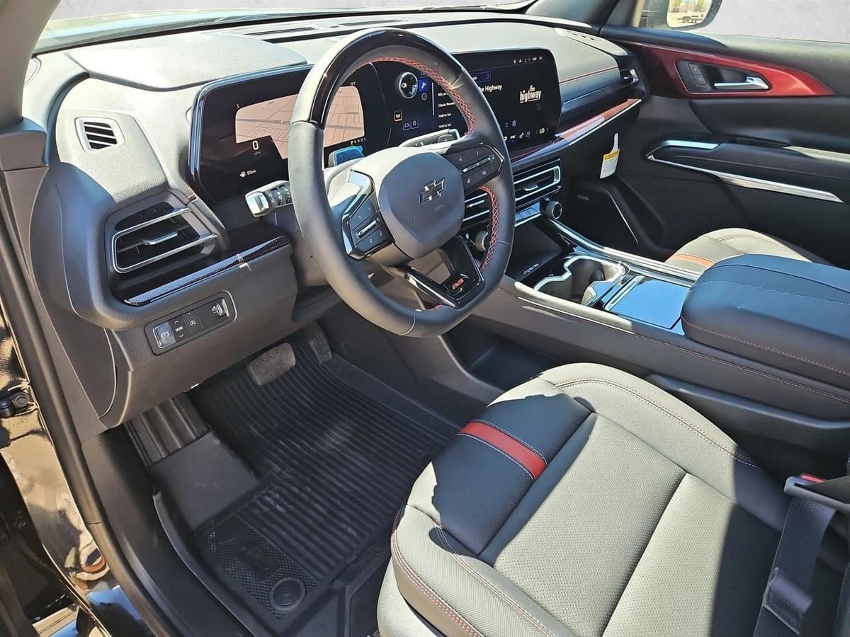 2026 Chevrolet Traverse - Image 3