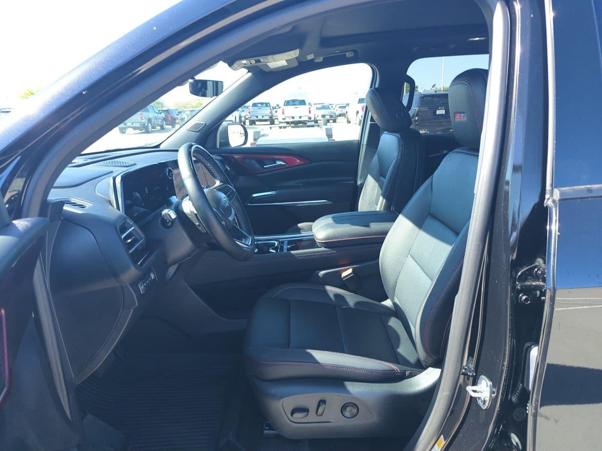 2026 Chevrolet Traverse - Image 4