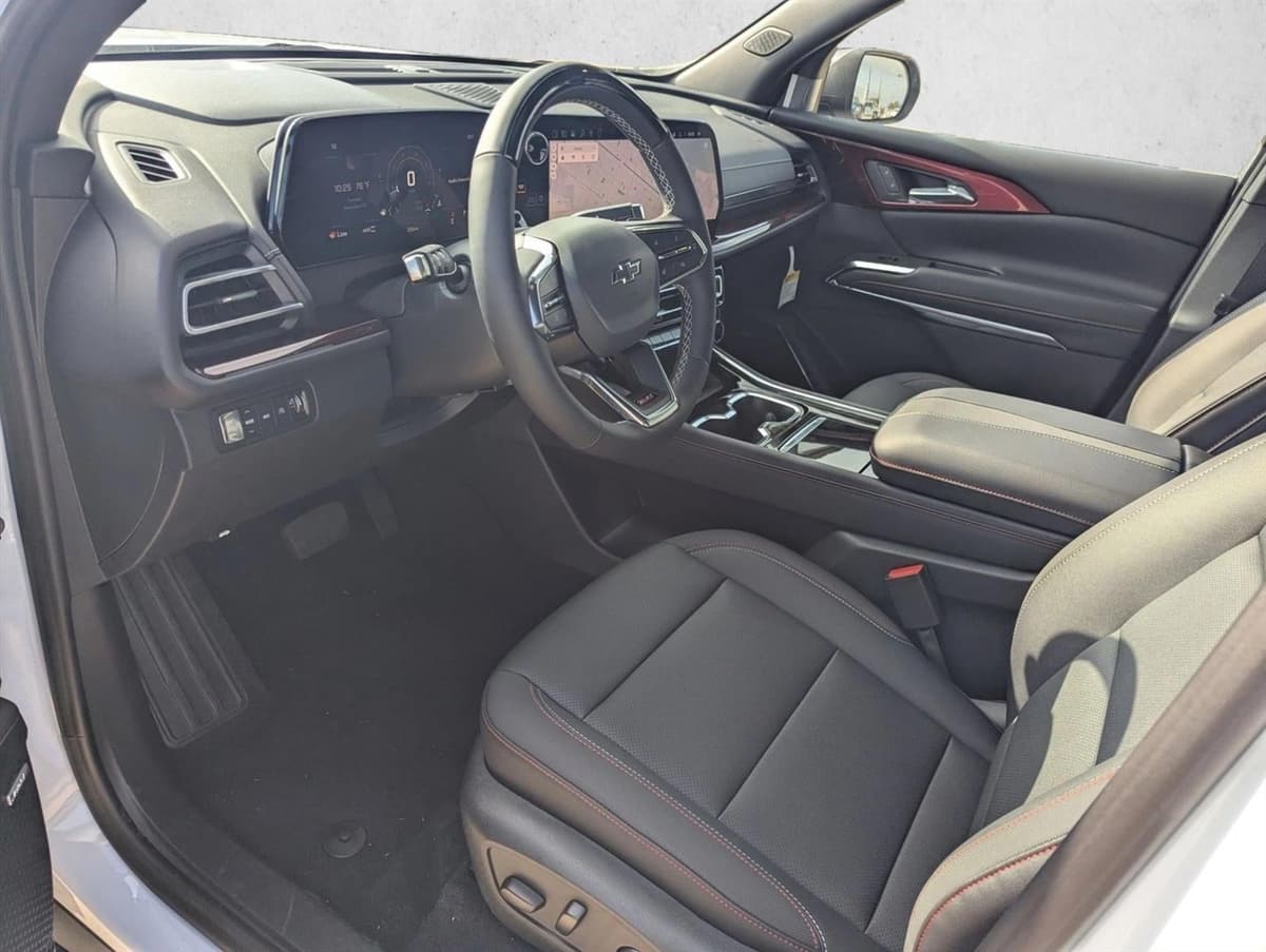 2026 Chevrolet Traverse - Image 3