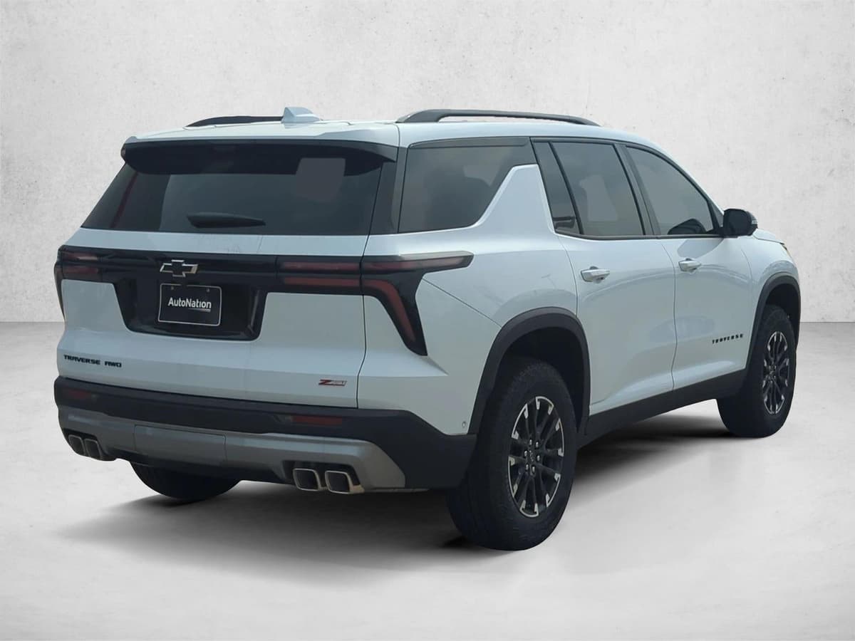 2026 Chevrolet Traverse - Image 2