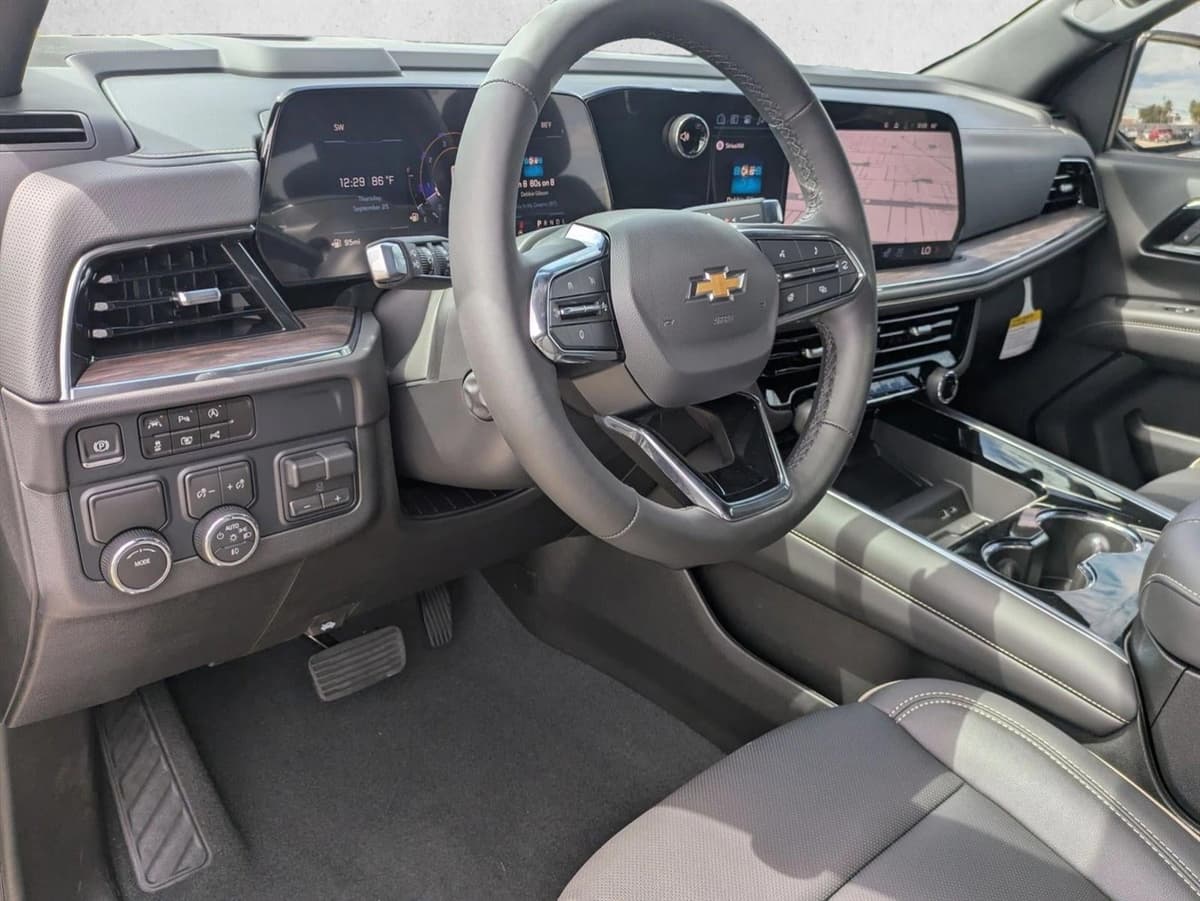 2026 Chevrolet Suburban - Image 3