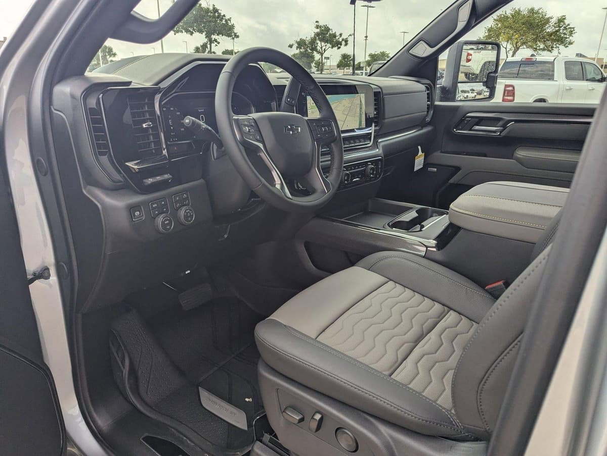 2026 Chevrolet Silverado 2500 HD - Image 3