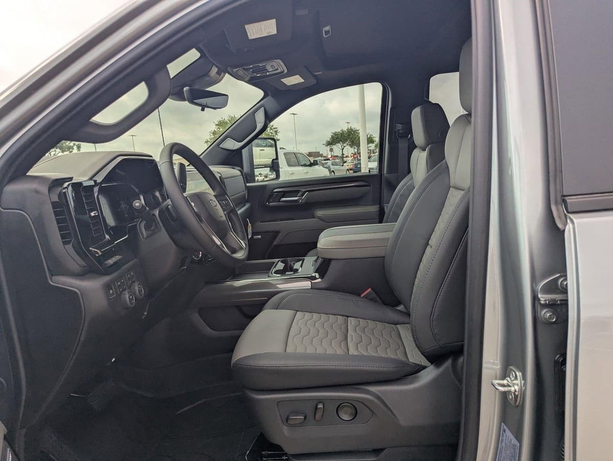 2026 Chevrolet Silverado 2500 HD - Image 4