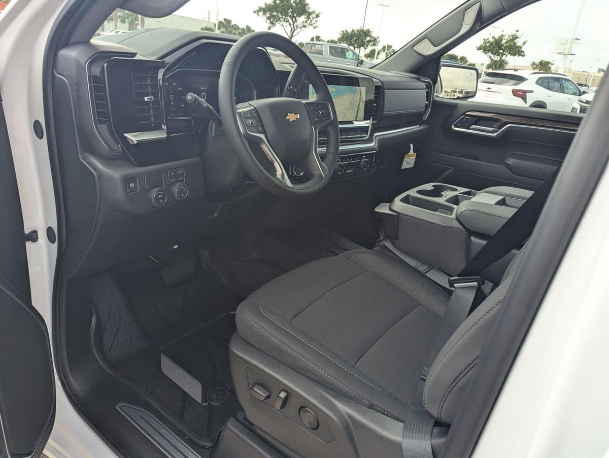 2026 Chevrolet Silverado 1500 - Image 3