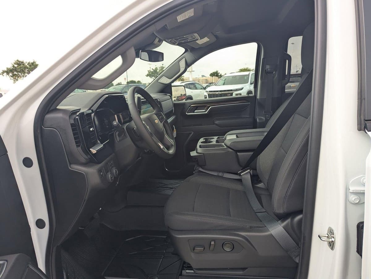 2026 Chevrolet Silverado 1500 - Image 4