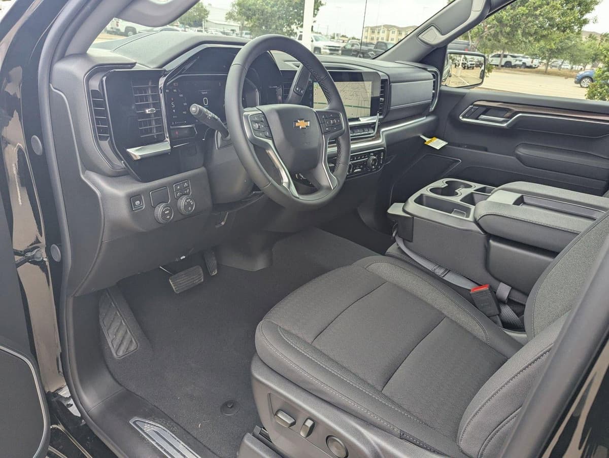 2026 Chevrolet Silverado 1500 - Image 3