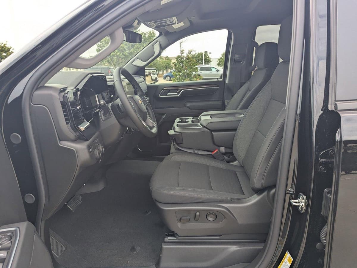 2026 Chevrolet Silverado 1500 - Image 4