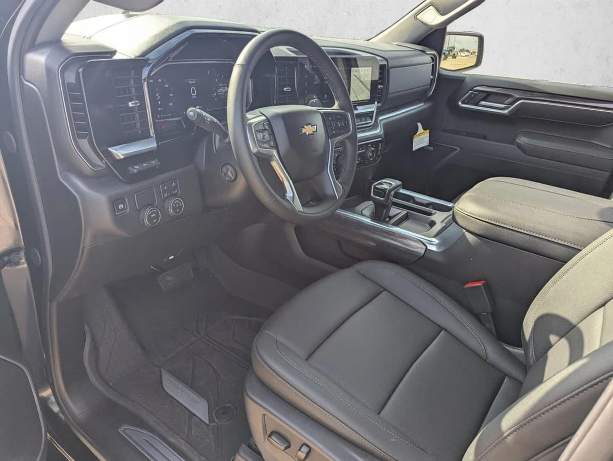 2026 Chevrolet Silverado 1500 - Image 3