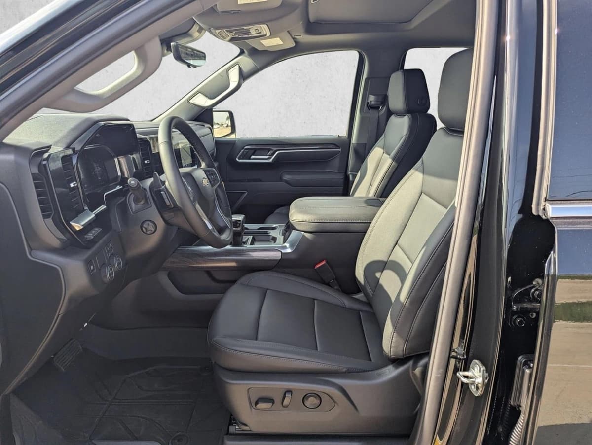 2026 Chevrolet Silverado 1500 - Image 4