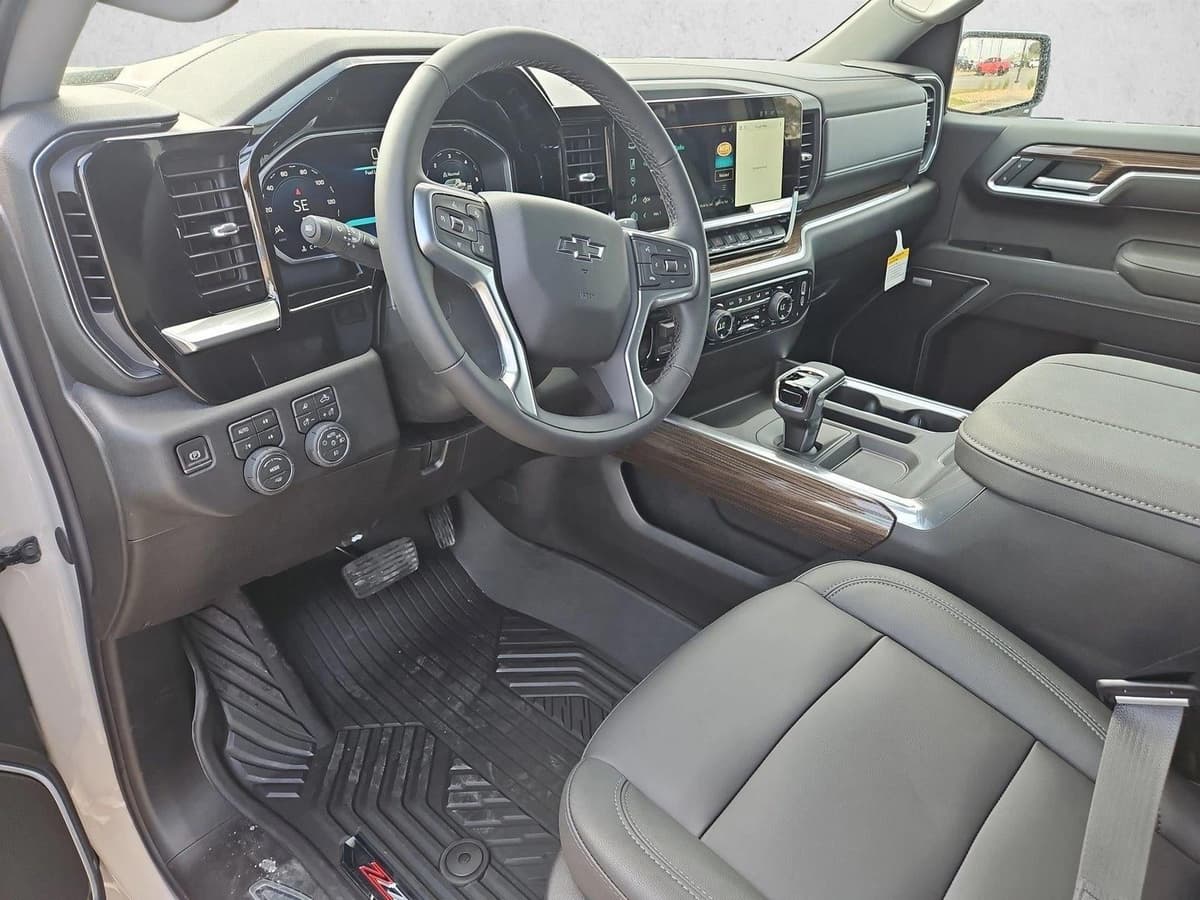 2026 Chevrolet Silverado 1500 - Image 3
