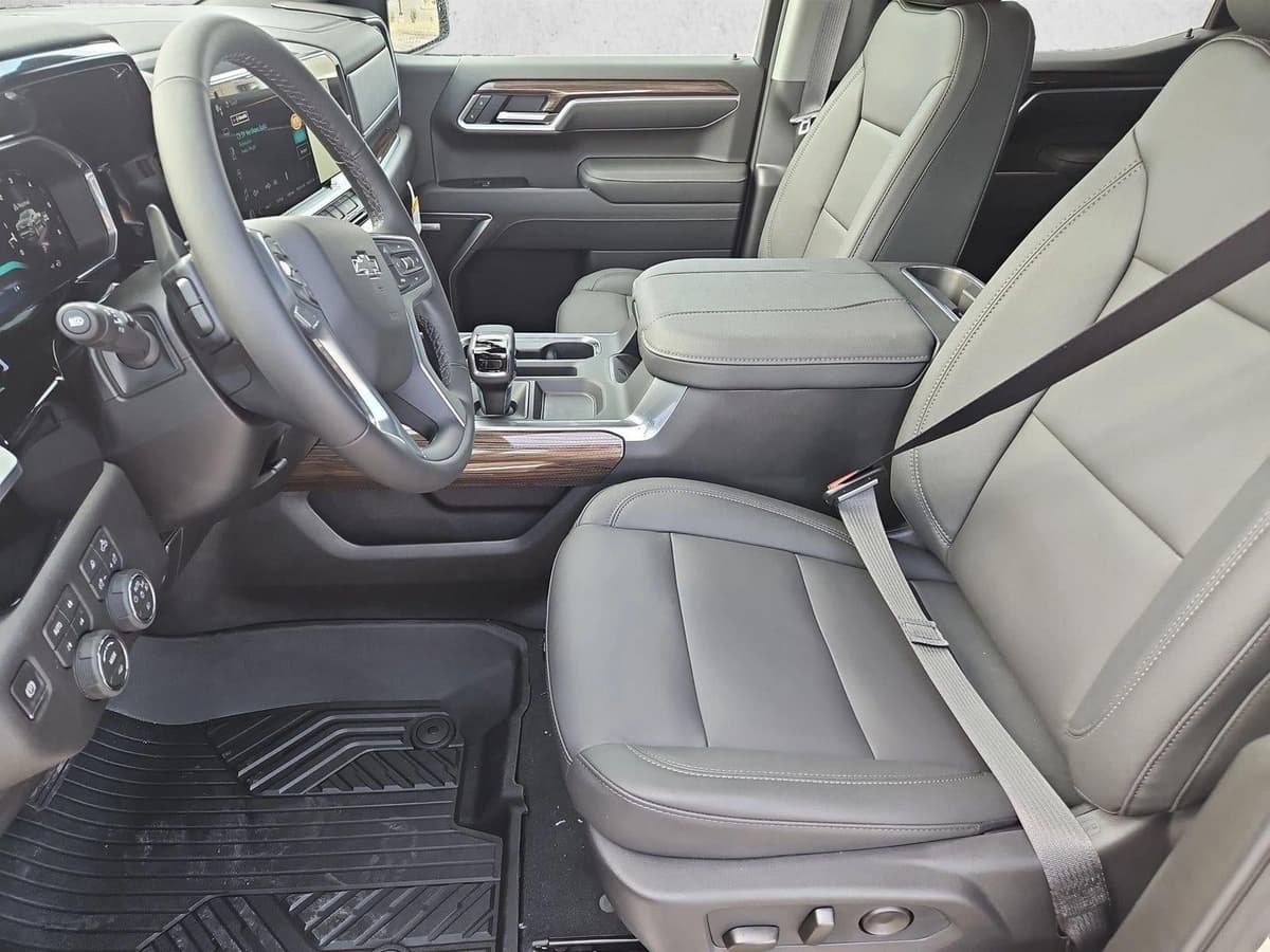 2026 Chevrolet Silverado 1500 - Image 4