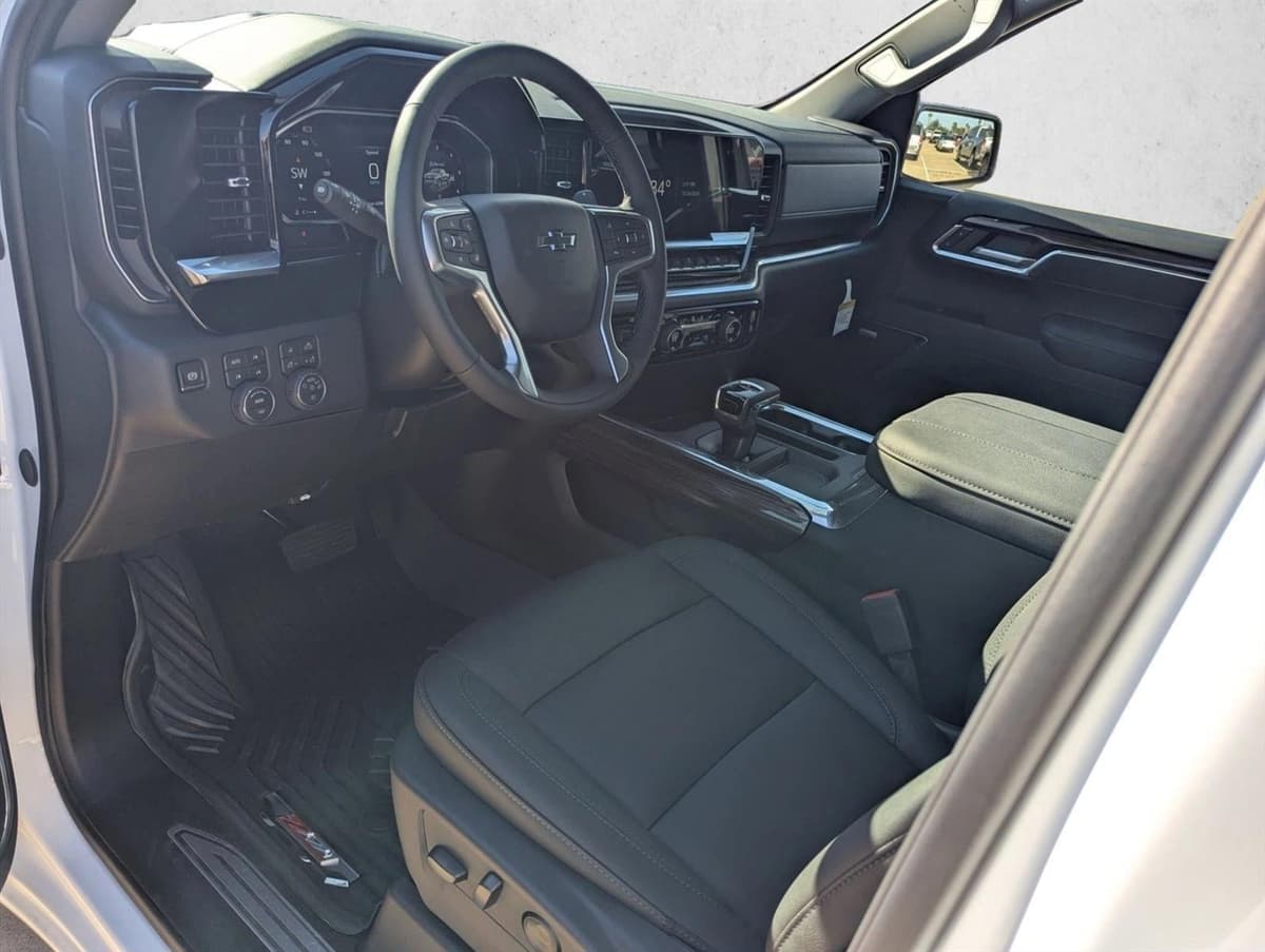 2026 Chevrolet Silverado 1500 - Image 2