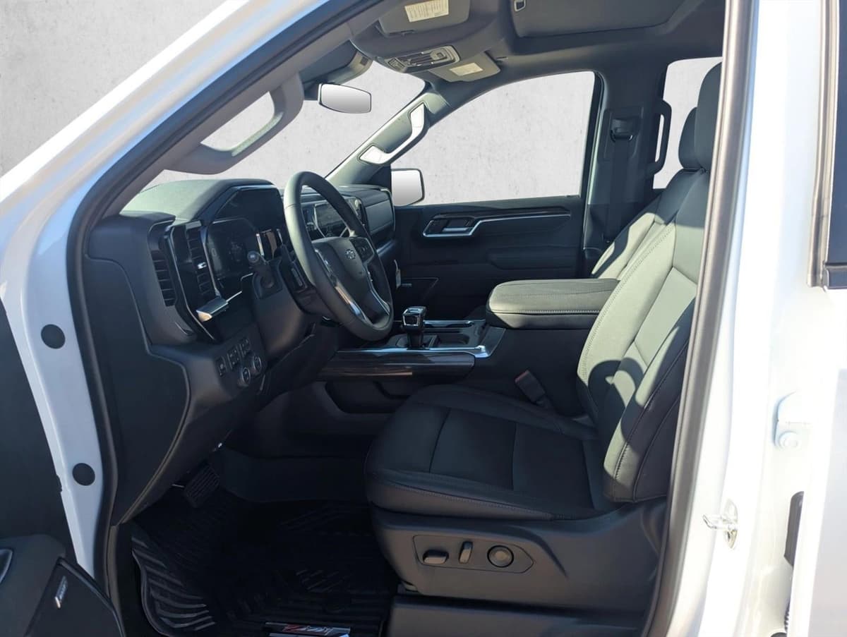 2026 Chevrolet Silverado 1500 - Image 3