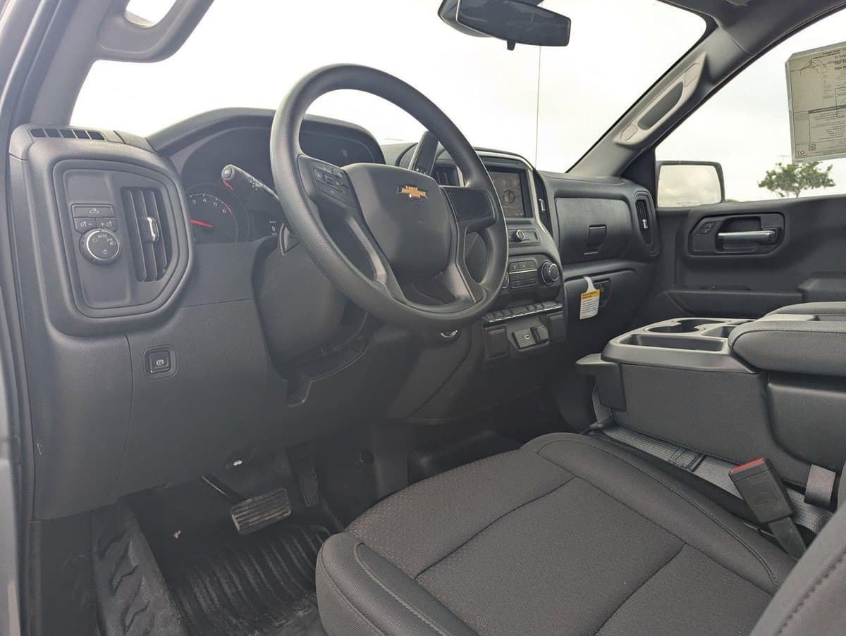 2026 Chevrolet Silverado 1500 - Image 3