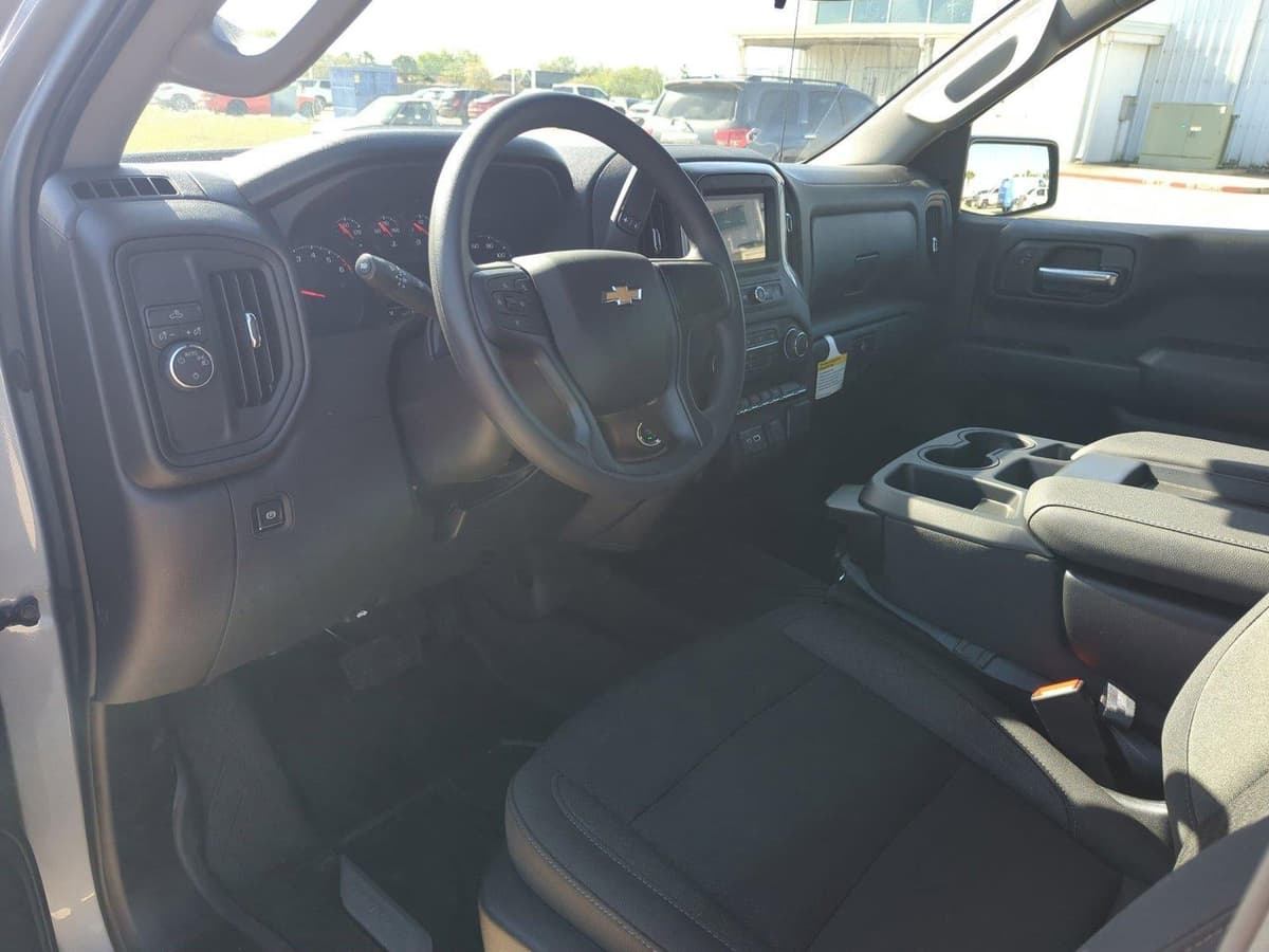 2026 Chevrolet Silverado 1500 - Image 3