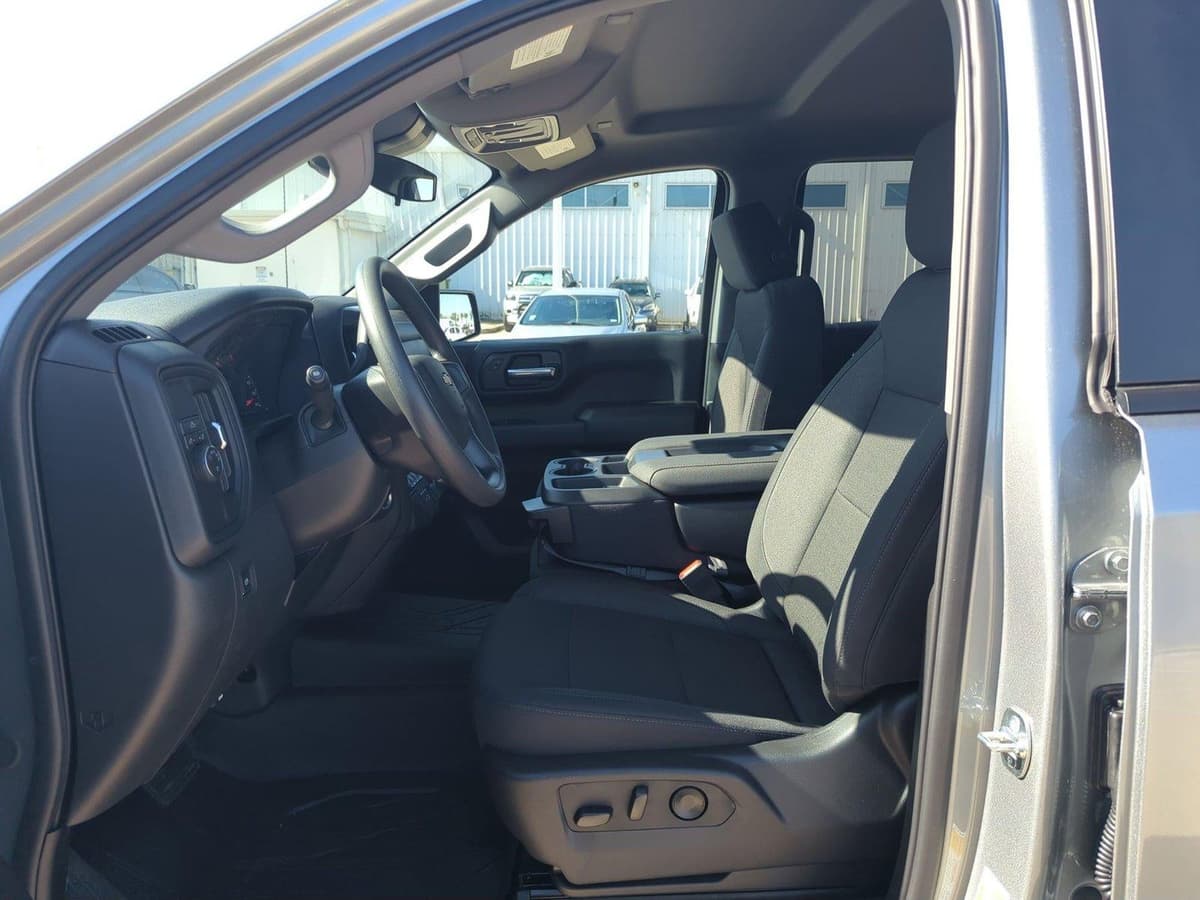 2026 Chevrolet Silverado 1500 - Image 4