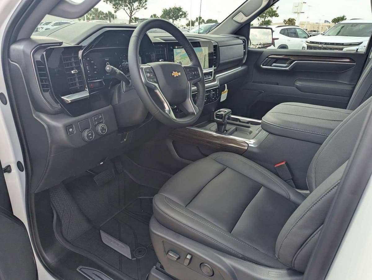 2026 Chevrolet Silverado 1500 - Image 3