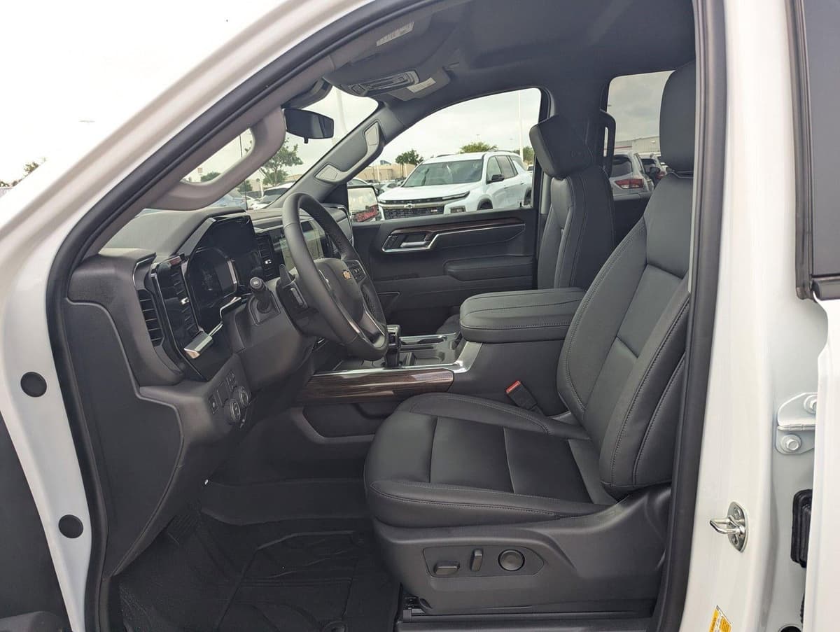 2026 Chevrolet Silverado 1500 - Image 4