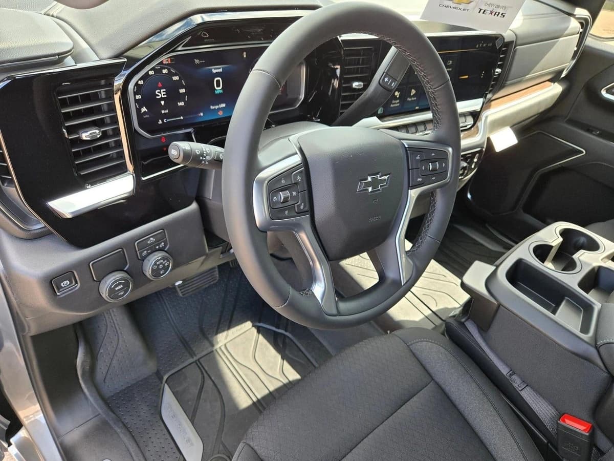 2026 Chevrolet Silverado 1500 - Image 3