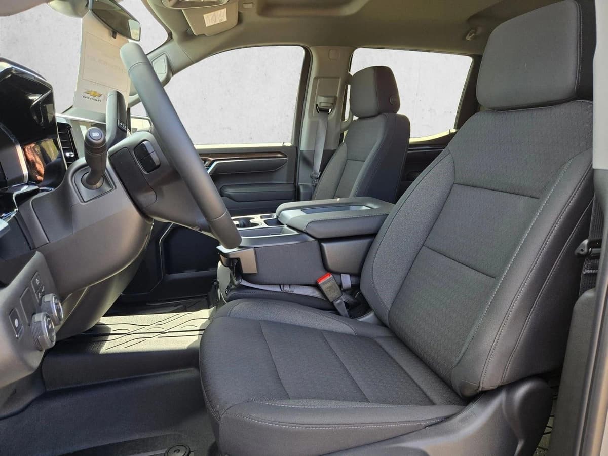 2026 Chevrolet Silverado 1500 - Image 4