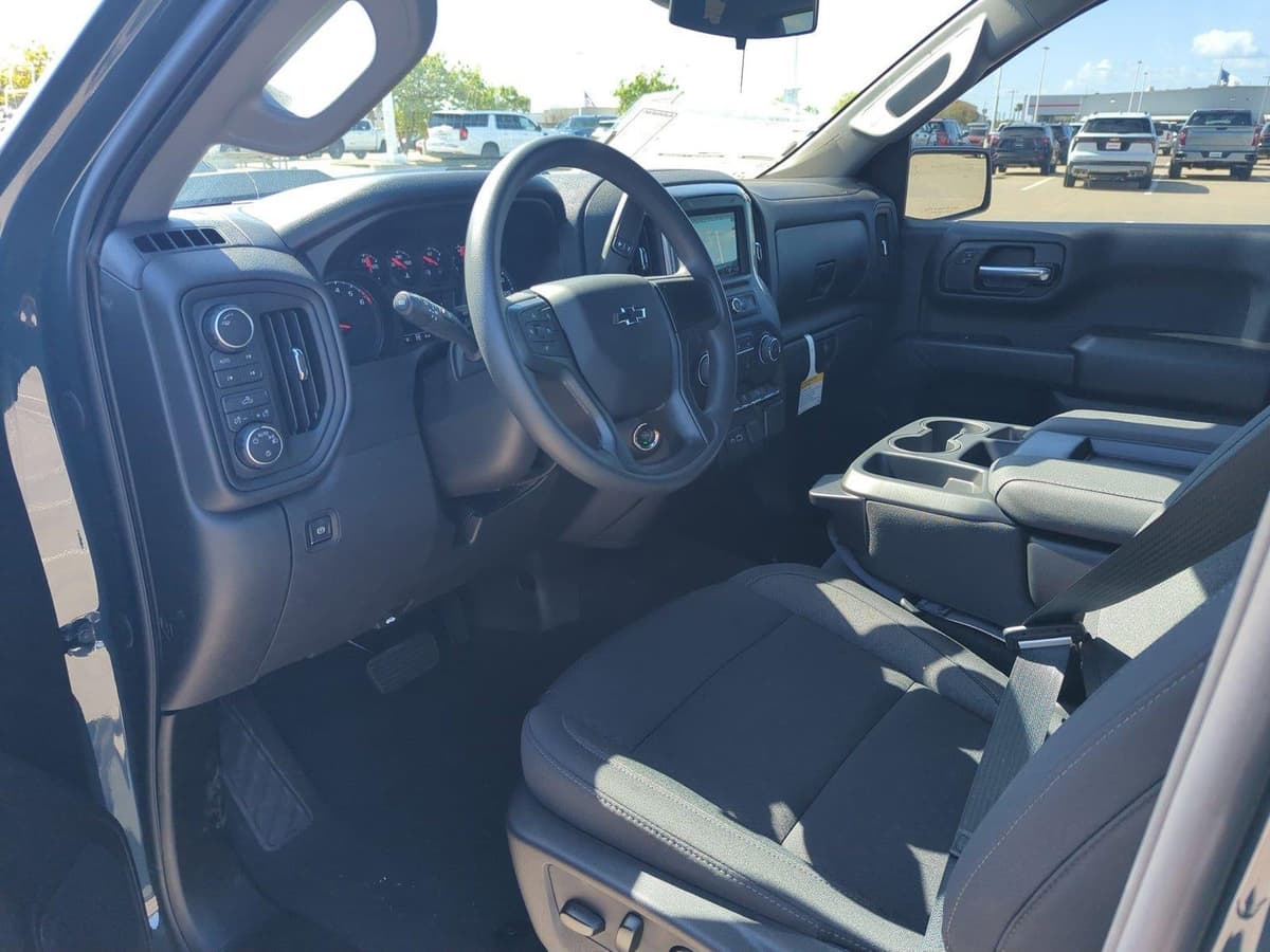 2026 Chevrolet Silverado 1500 - Image 3