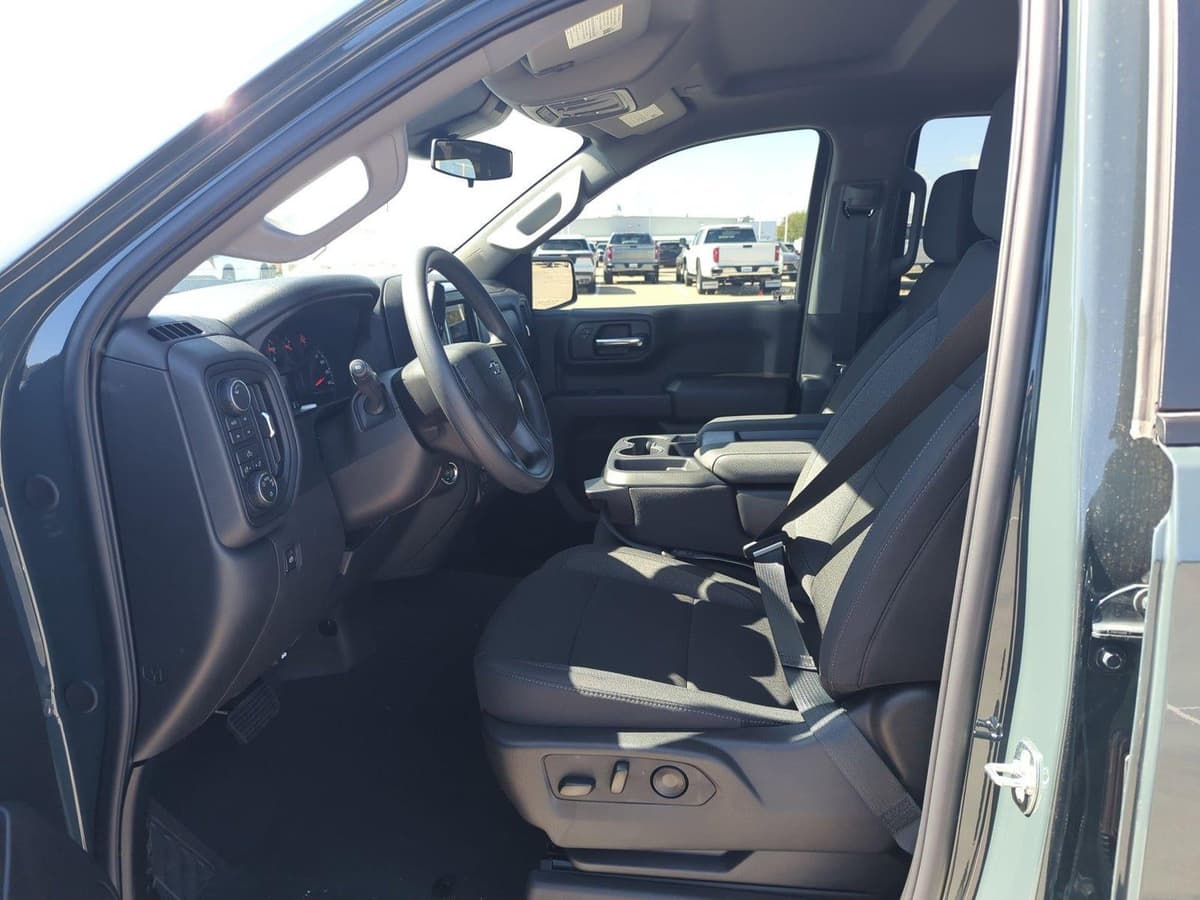 2026 Chevrolet Silverado 1500 - Image 4