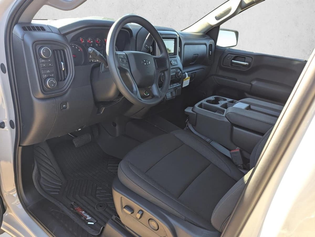 2026 Chevrolet Silverado 1500 - Image 3