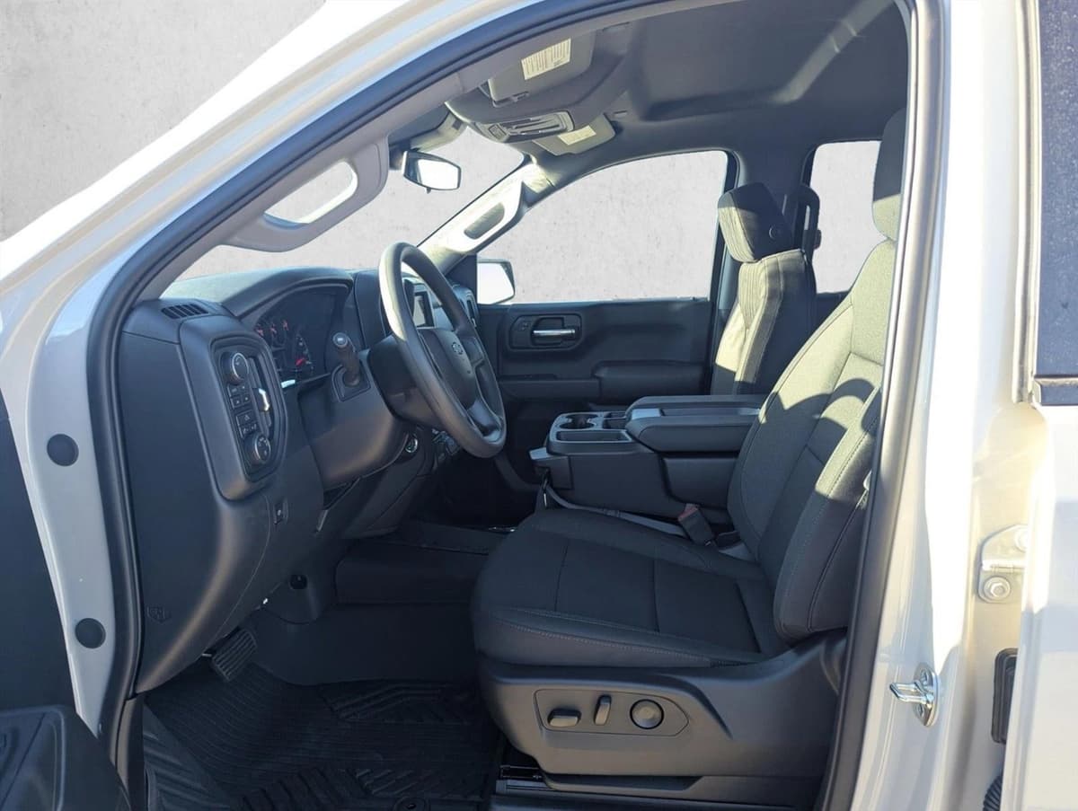 2026 Chevrolet Silverado 1500 - Image 4