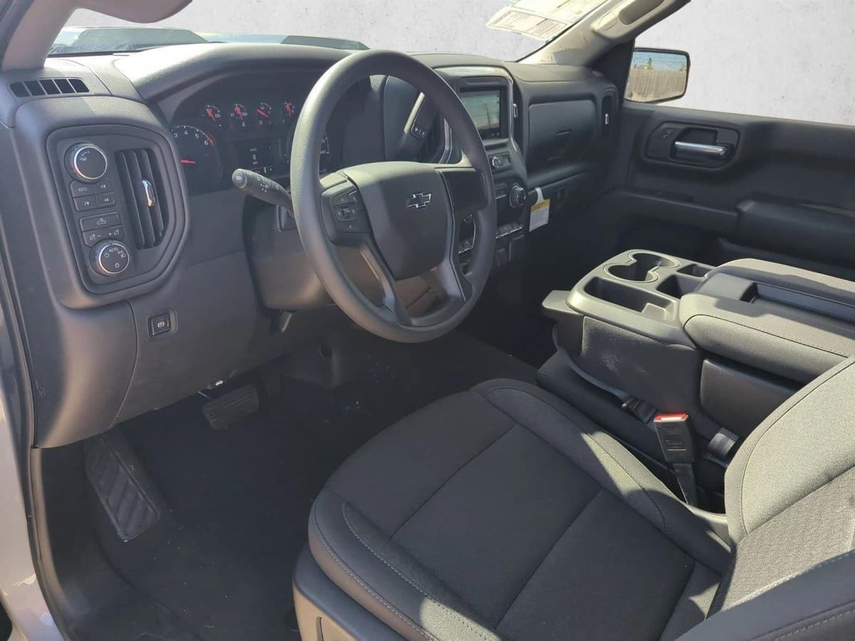 2026 Chevrolet Silverado 1500 - Image 3