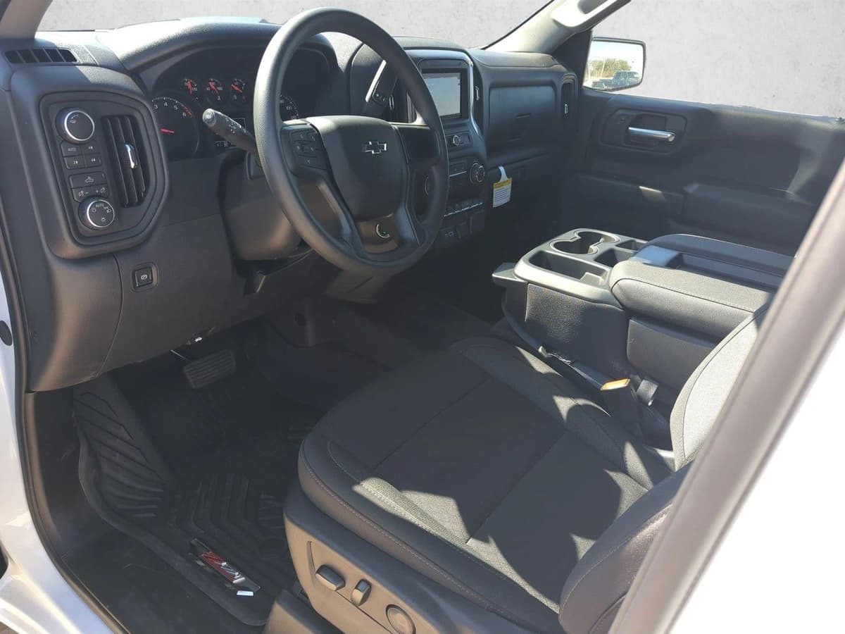 2026 Chevrolet Silverado 1500 - Image 3