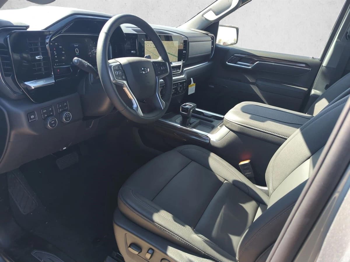 2026 Chevrolet Silverado 1500 - Image 3