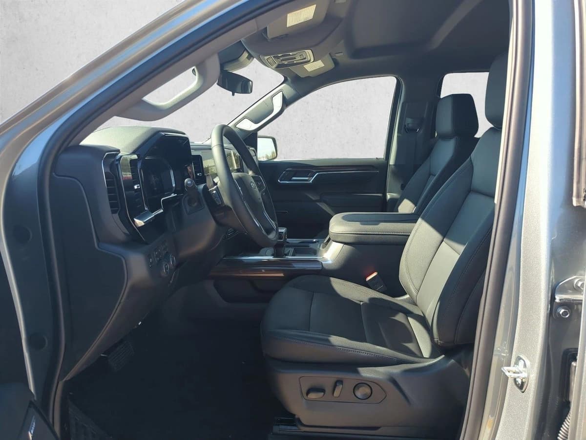 2026 Chevrolet Silverado 1500 - Image 4