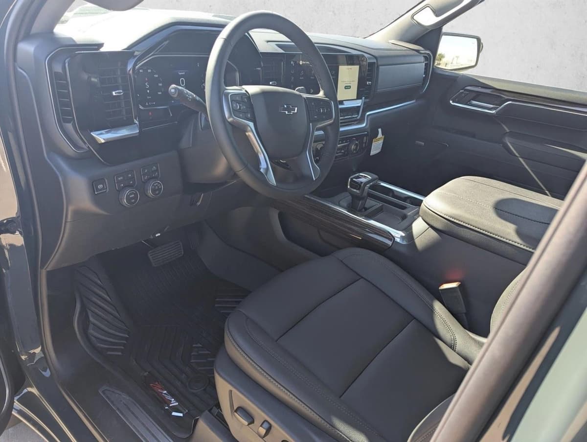 2026 Chevrolet Silverado 1500 - Image 3