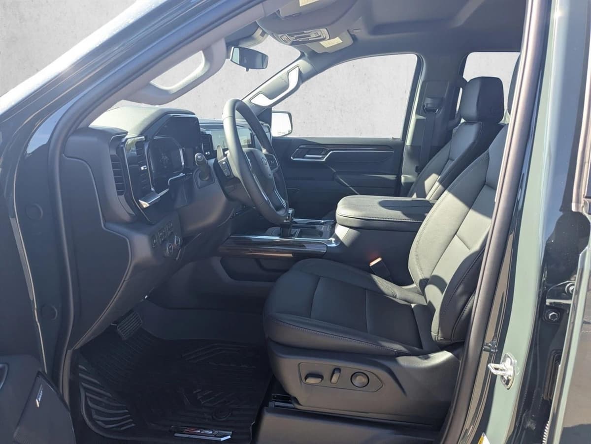 2026 Chevrolet Silverado 1500 - Image 4