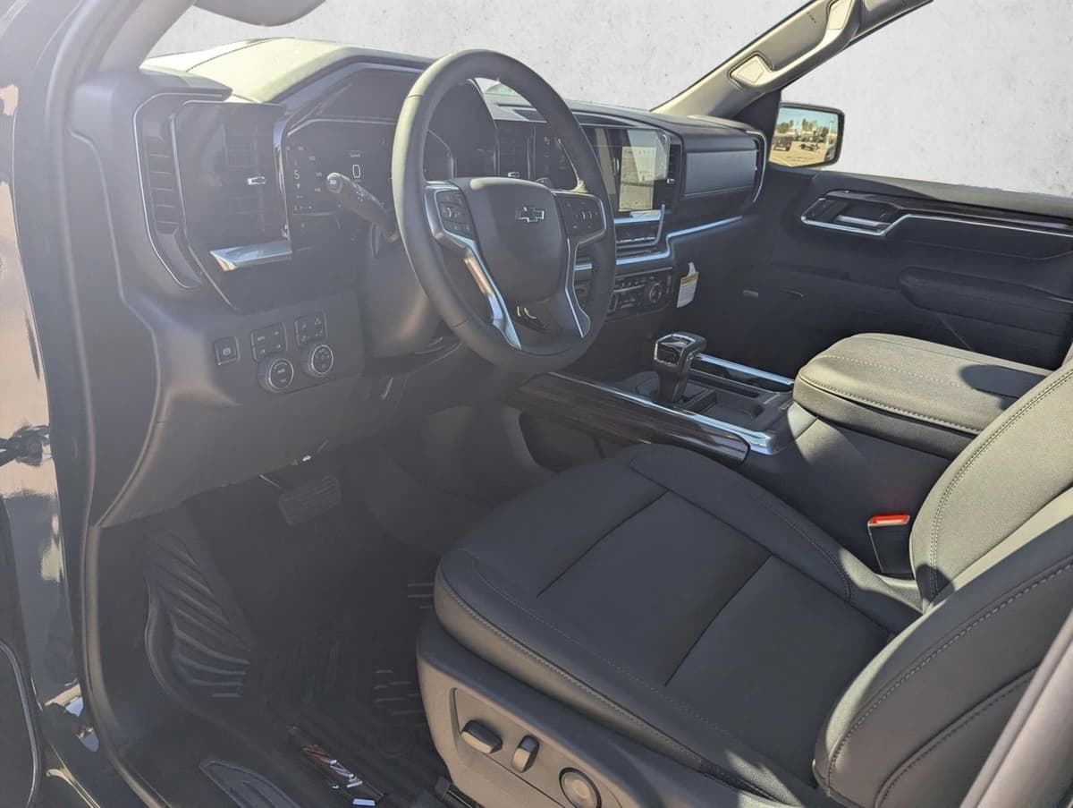 2026 Chevrolet Silverado 1500 - Image 3