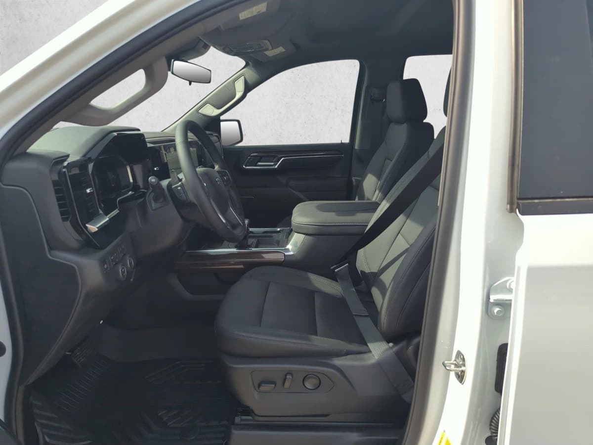 2026 Chevrolet Silverado 1500 - Image 4