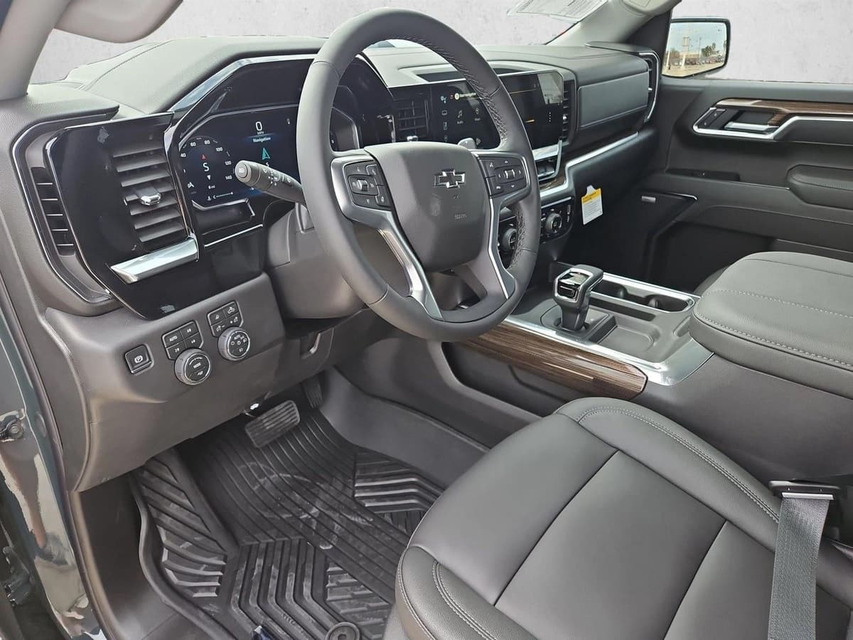 2026 Chevrolet Silverado 1500 - Image 3