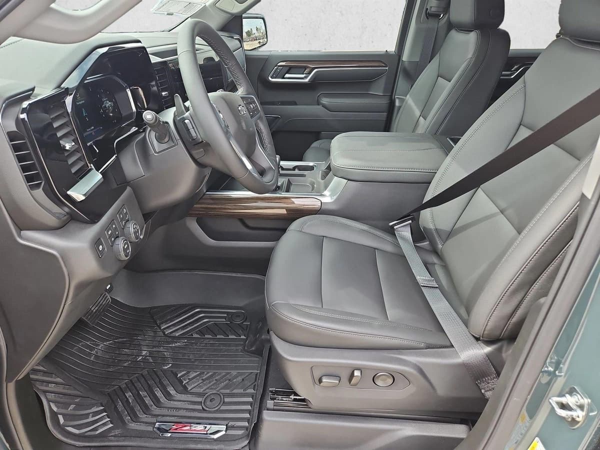 2026 Chevrolet Silverado 1500 - Image 4