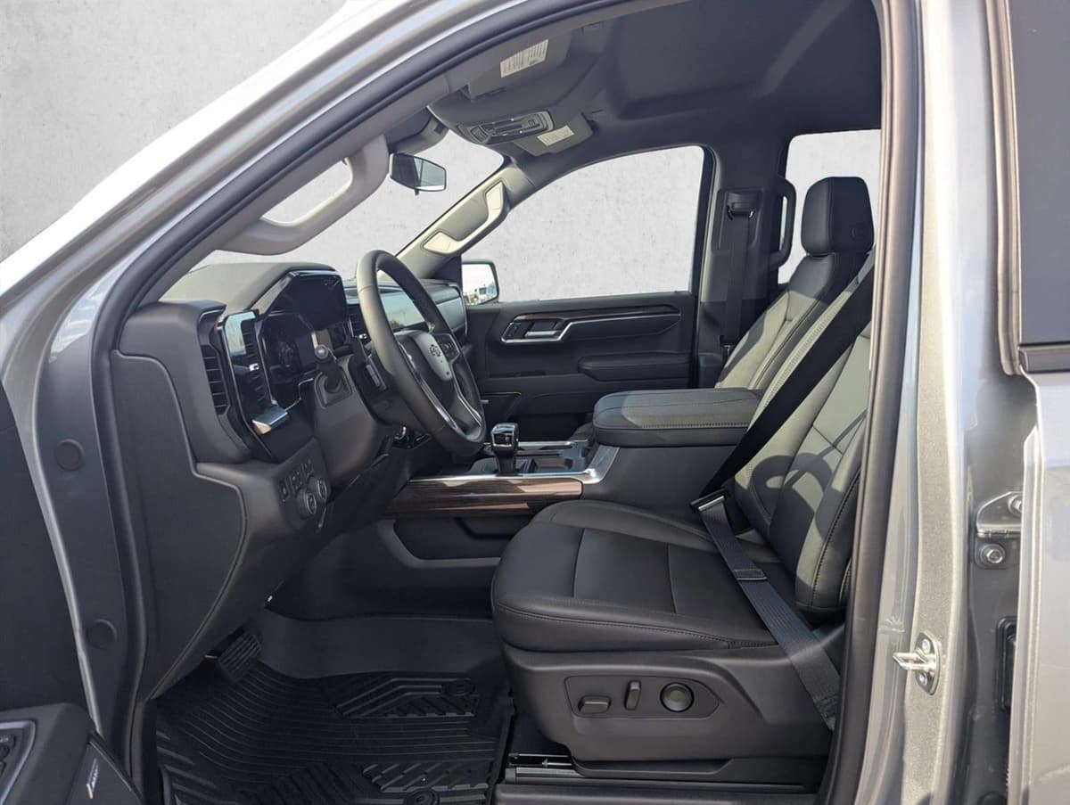 2026 Chevrolet Silverado 1500 - Image 4