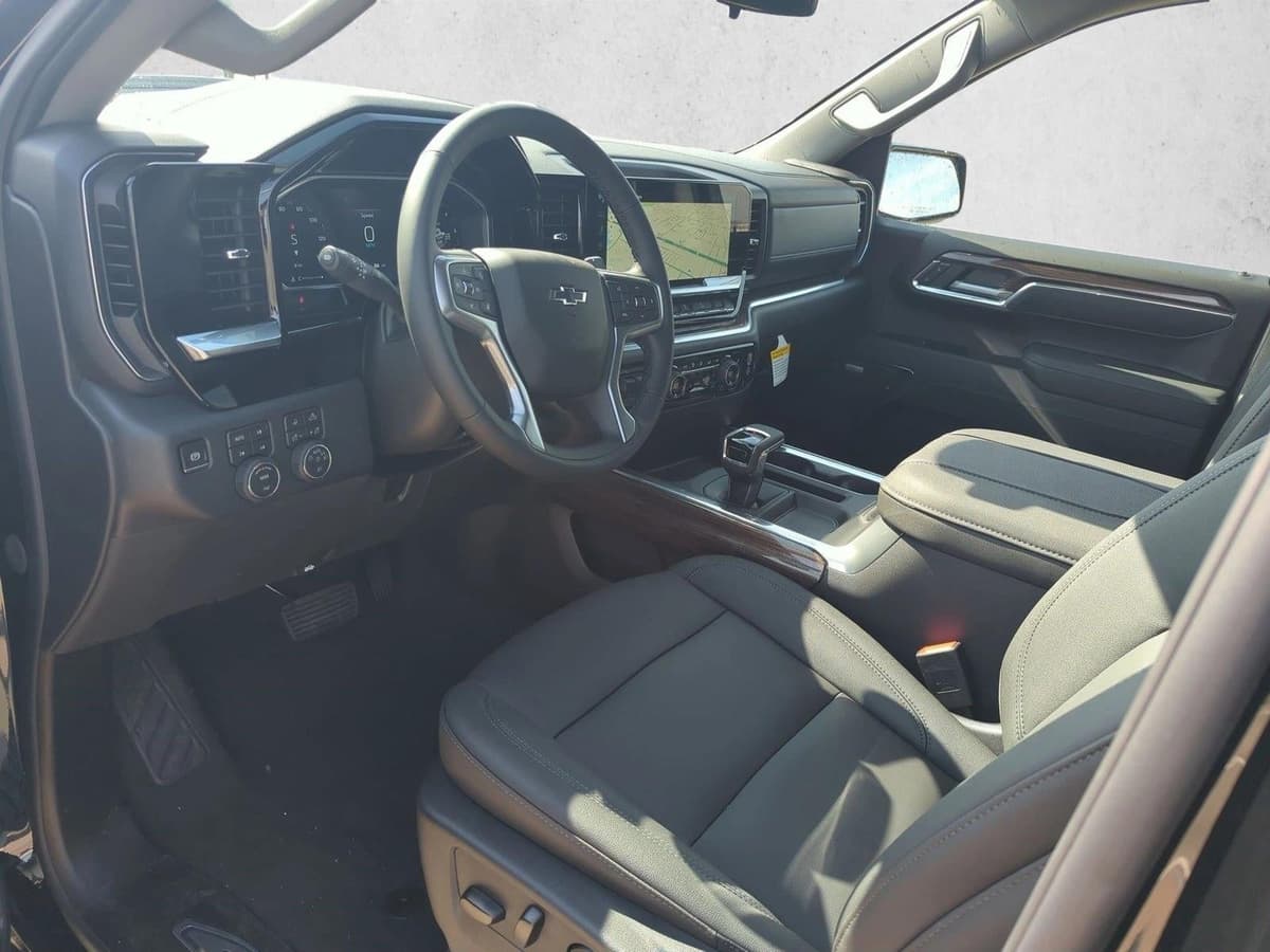 2026 Chevrolet Silverado 1500 - Image 3