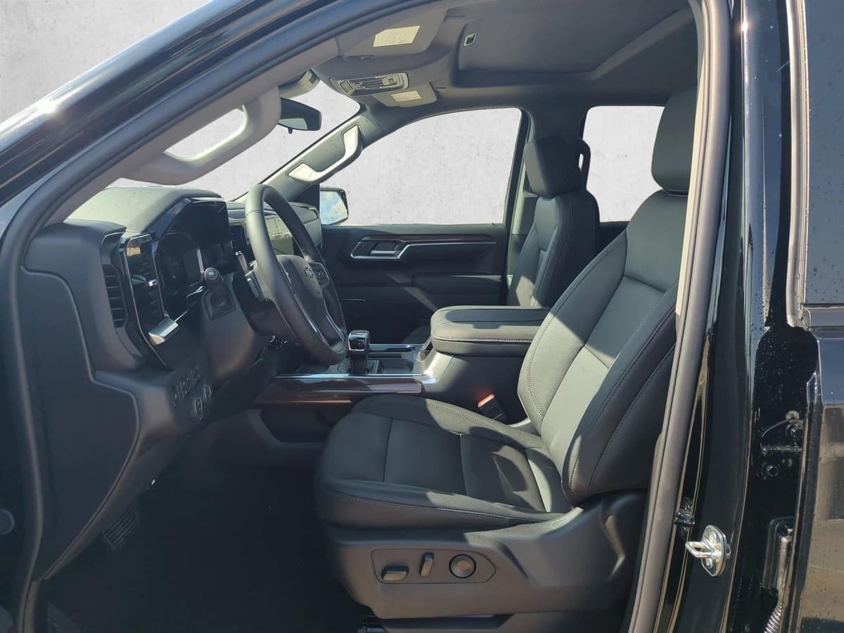 2026 Chevrolet Silverado 1500 - Image 4