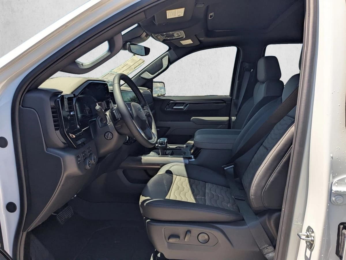 2025 Chevrolet Silverado 1500 - Image 4