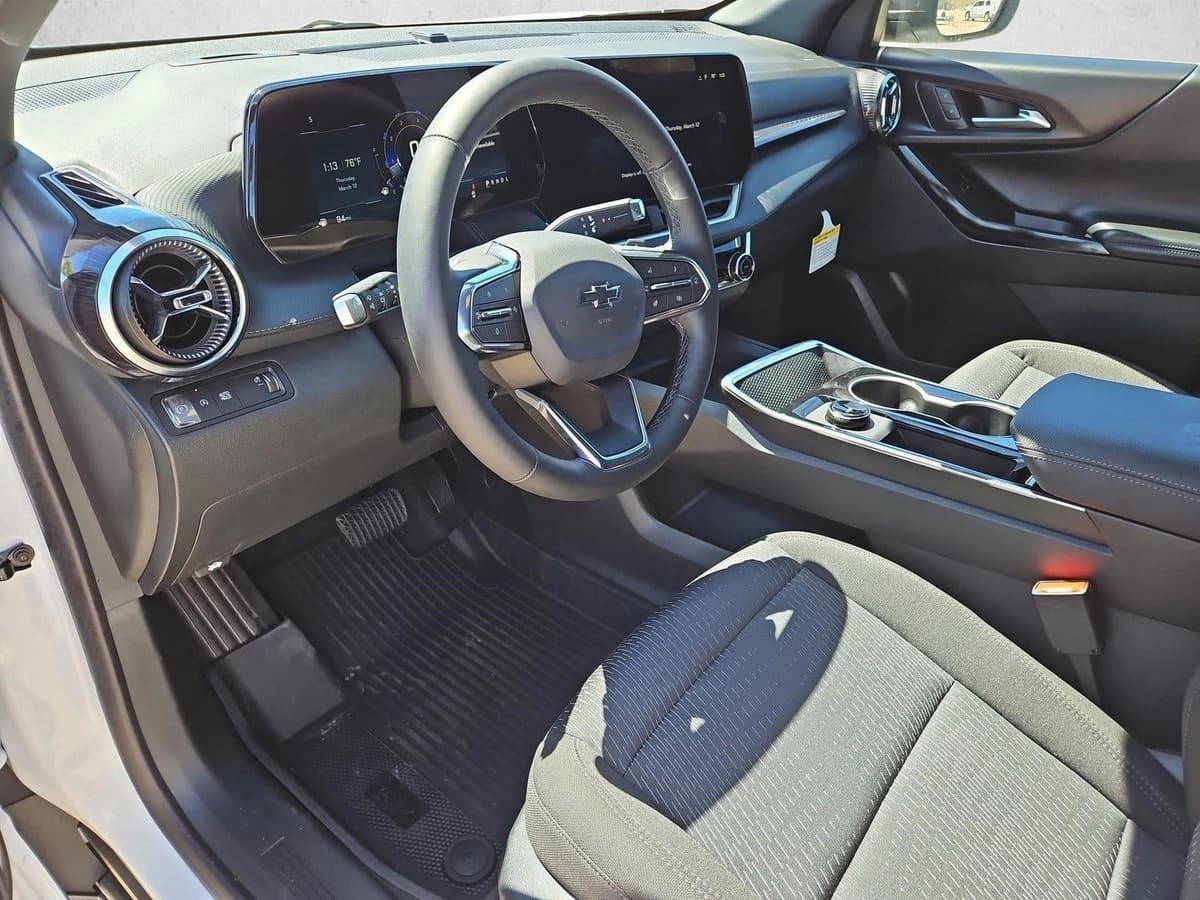 2026 Chevrolet Equinox - Image 3