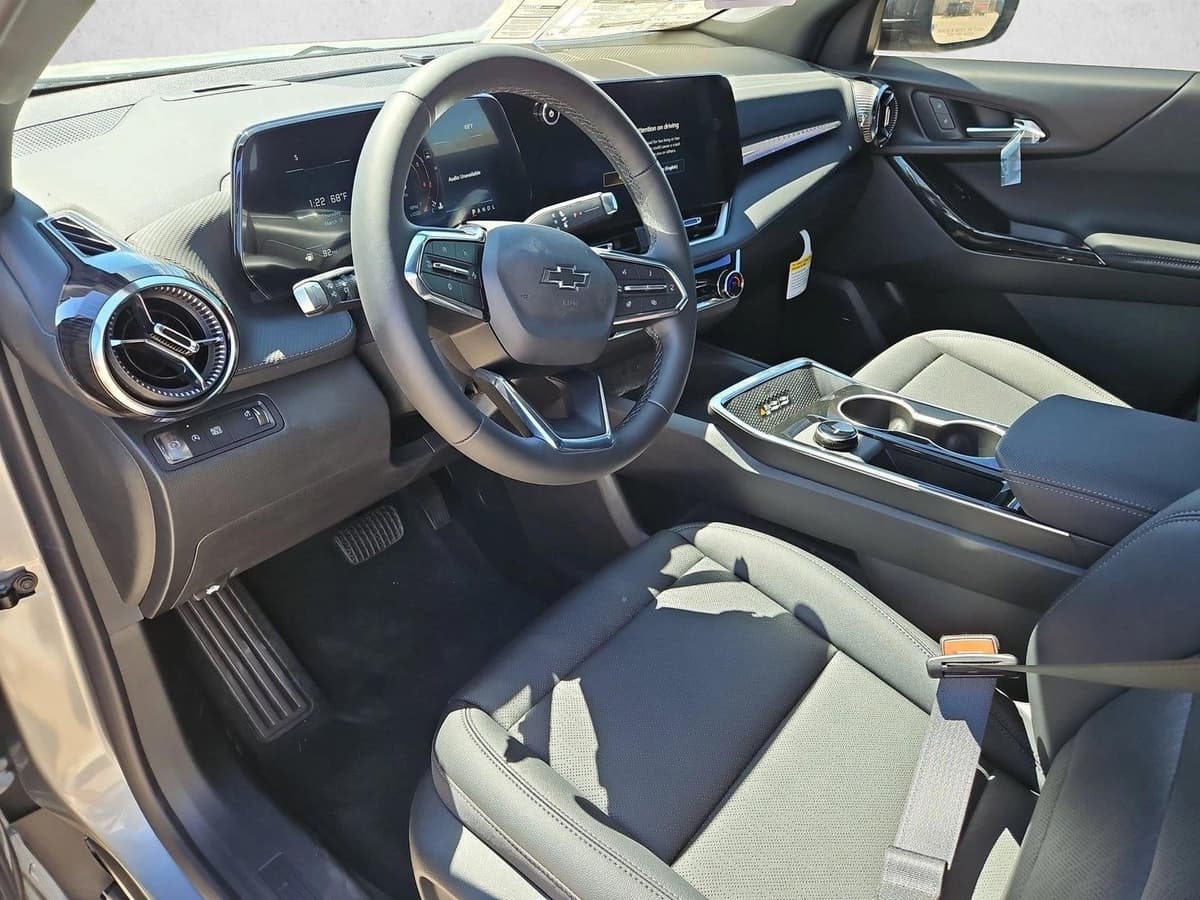 2026 Chevrolet Equinox - Image 3