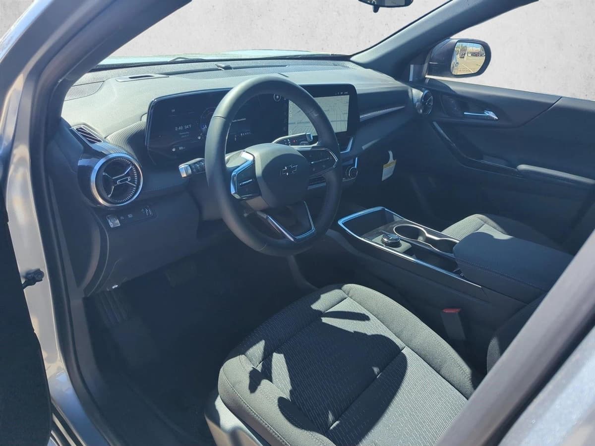 2026 Chevrolet Equinox - Image 3