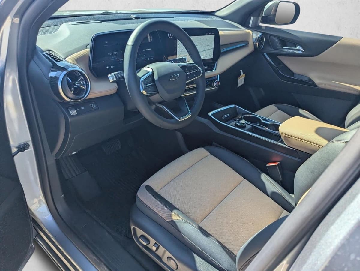 2026 Chevrolet Equinox - Image 3