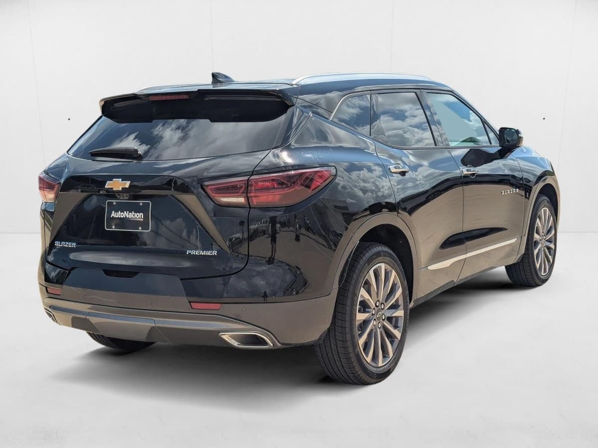 2025 Chevrolet Blazer - Image 2