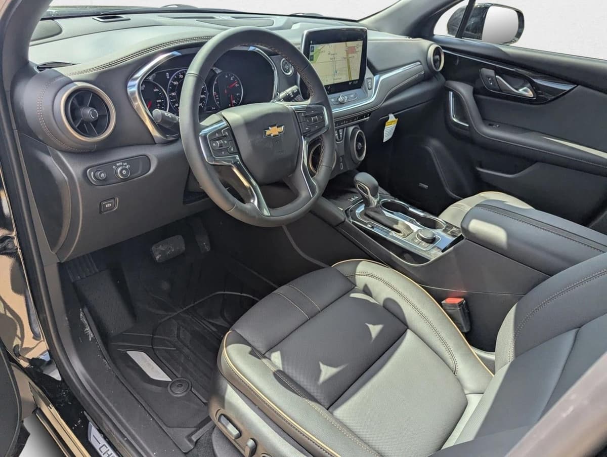 2025 Chevrolet Blazer - Image 3